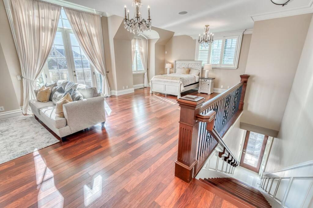 French Chateau W/Swim Spa & Theatre: 11,700 Sqft YYC Exterior foto