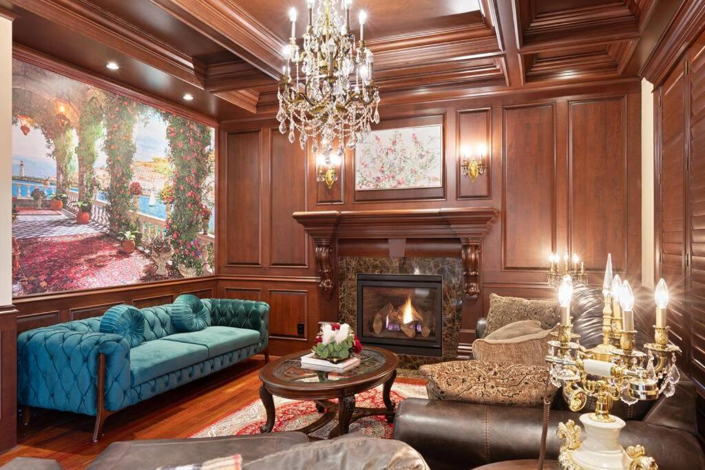 French Chateau W/Swim Spa & Theatre: 11,700 Sqft YYC Exterior foto